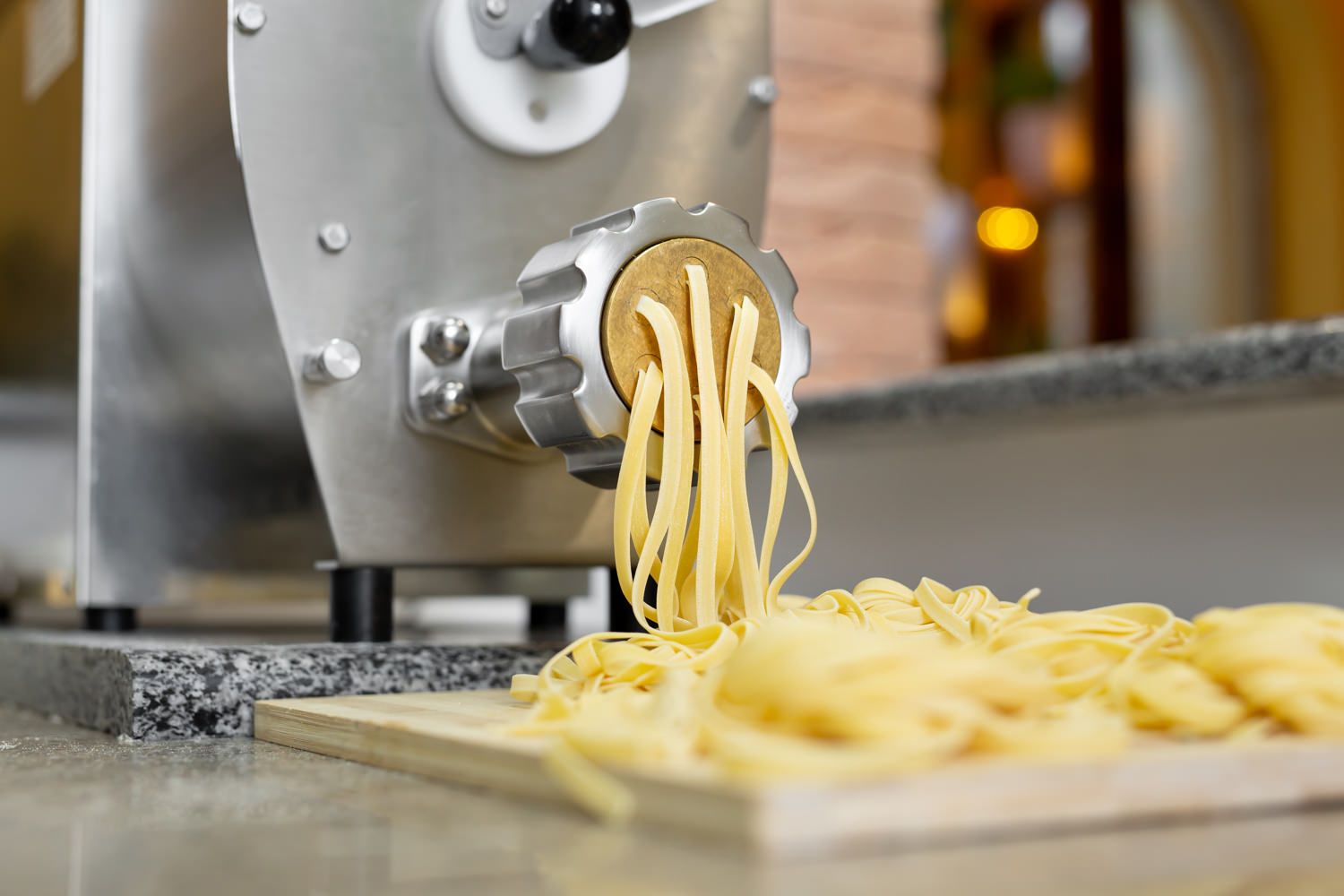 https://gsolutions.tv/wp-content/themes/yootheme/cache/49/chef-cooks-italian-spaghetti-using-a-pasta-machine-491d25ee.jpeg